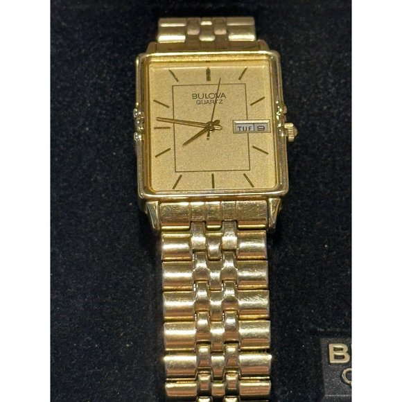 Vintage Men’s Bulova Quartz Gold Timepiece - Picture 6 of 7